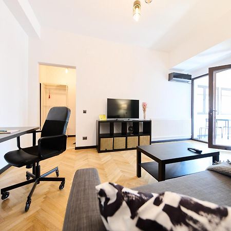 Central Old Town Oasis - Ap 6 Bukares Bagian luar foto