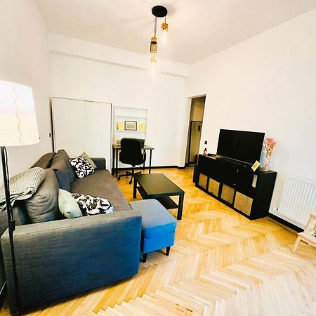 Central Old Town Oasis - Ap 6 Bukares Bagian luar foto