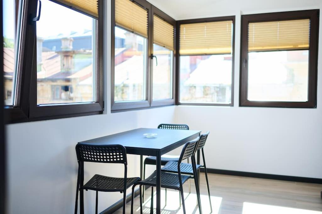Central Old Town Oasis - Ap 6 Bukares Bagian luar foto