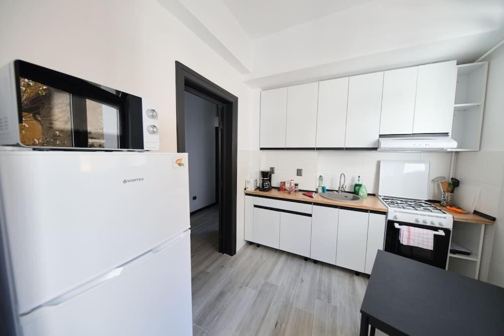 Central Old Town Oasis - Ap 6 Bukares Bagian luar foto