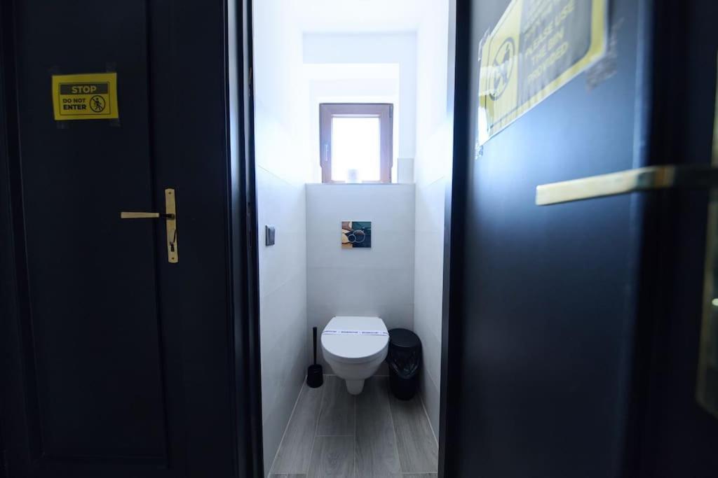 Central Old Town Oasis - Ap 6 Bukares Bagian luar foto
