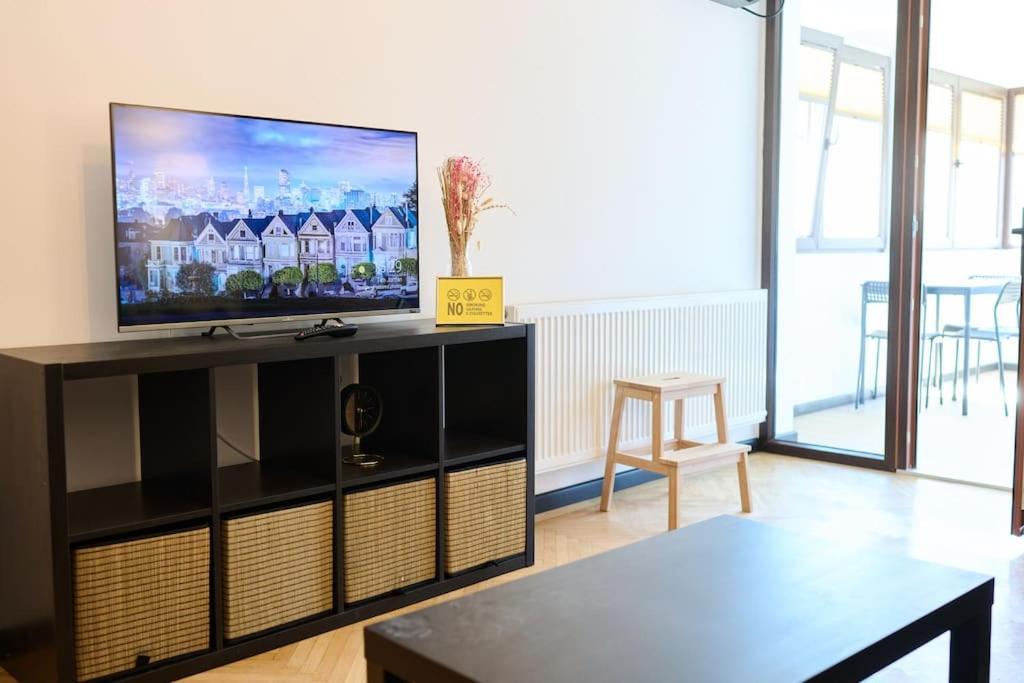 Central Old Town Oasis - Ap 6 Bukares Bagian luar foto