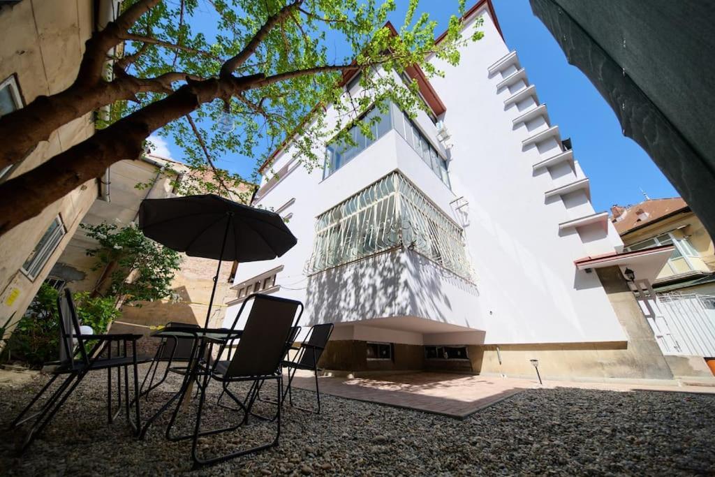 Central Old Town Oasis - Ap 6 Bukares Bagian luar foto