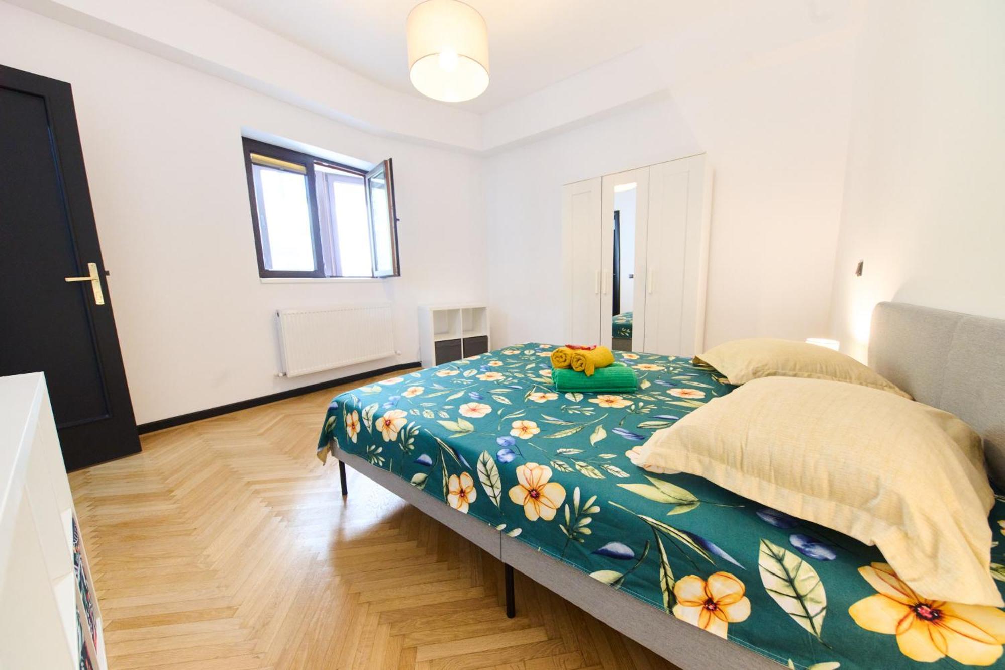 Central Old Town Oasis - Ap 6 Bukares Bagian luar foto