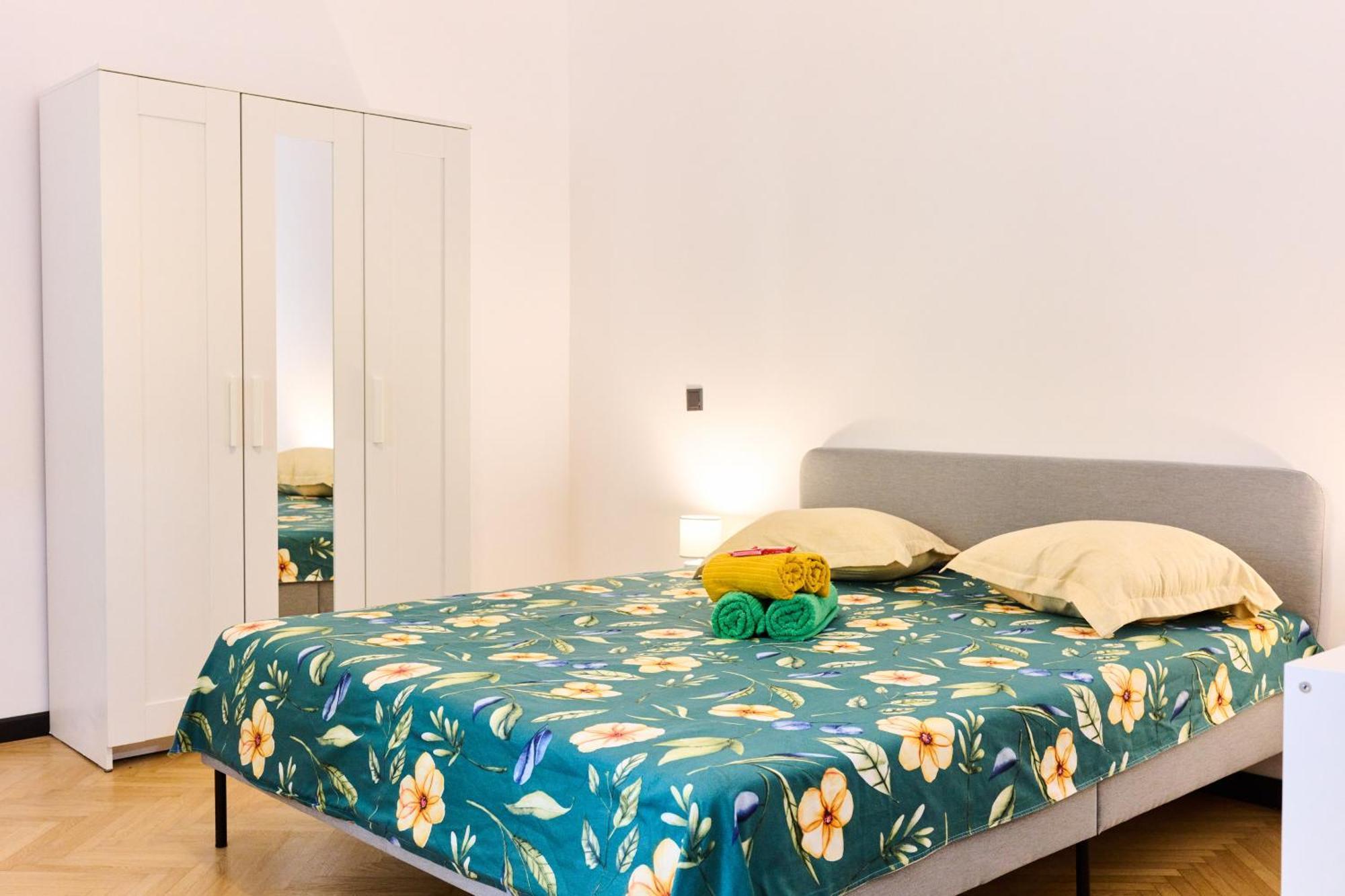 Central Old Town Oasis - Ap 6 Bukares Bagian luar foto