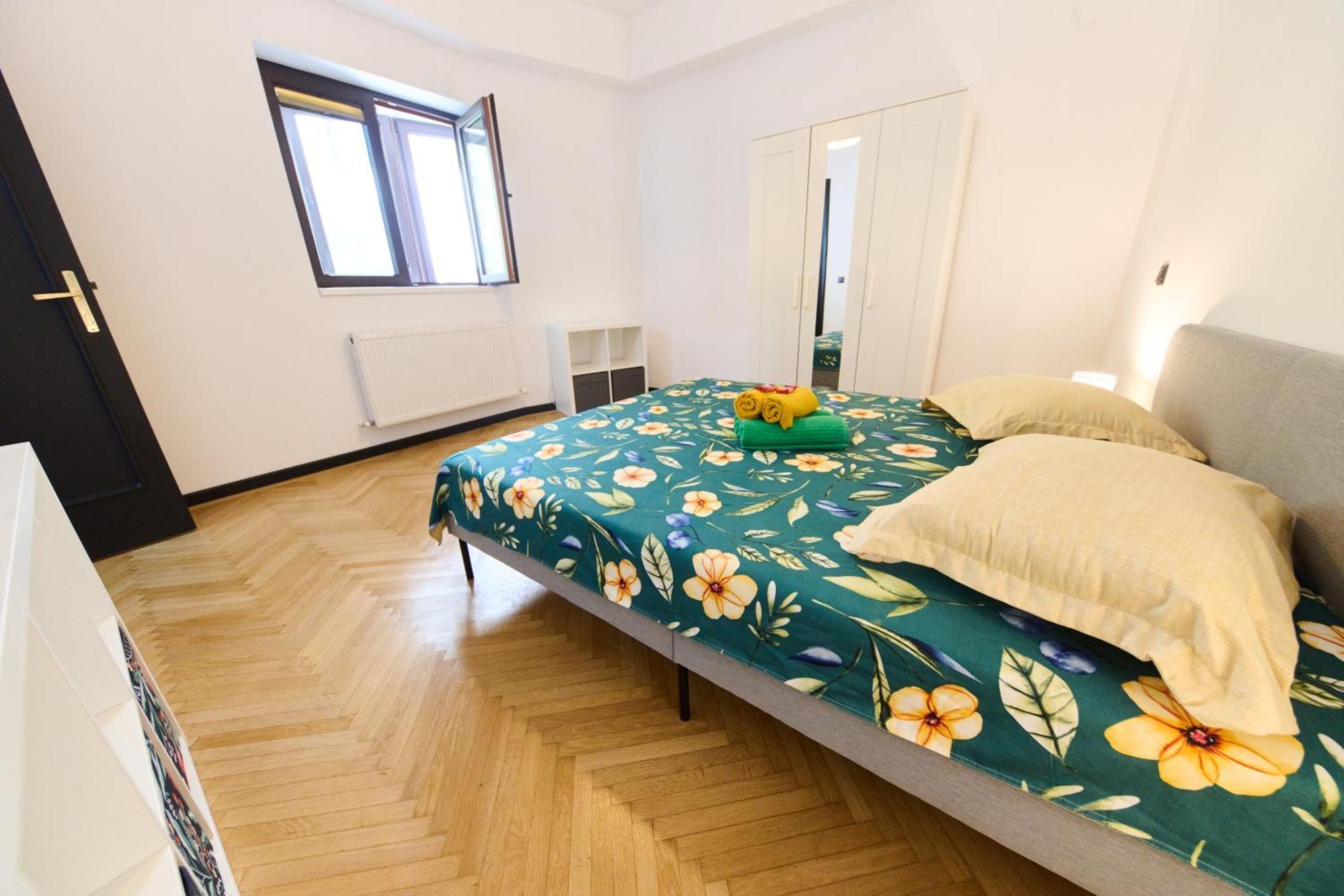 Central Old Town Oasis - Ap 6 Bukares Bagian luar foto