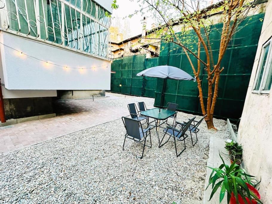 Central Old Town Oasis - Ap 6 Bukares Bagian luar foto